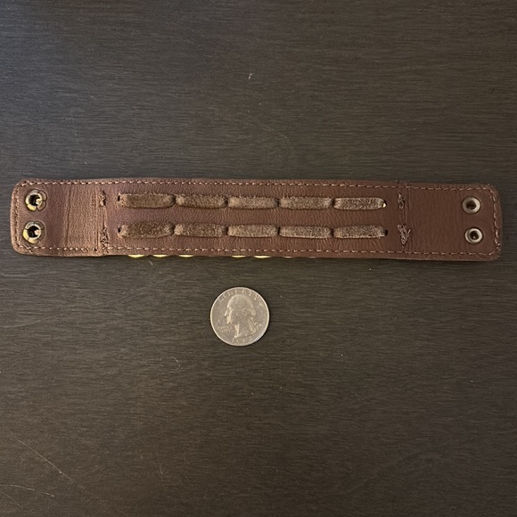 Leather cuff with gold detail - Picture 2 of 3